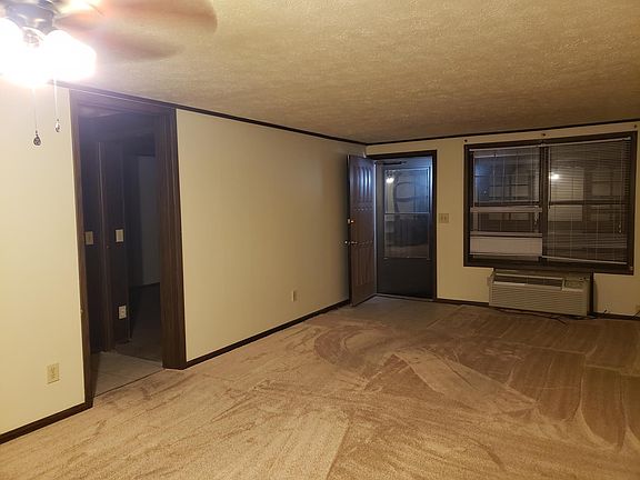 3rd image of 1952 Thistlewood Ct