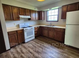 412 N Highland St APT 4, Creve Coeur, IL 61610