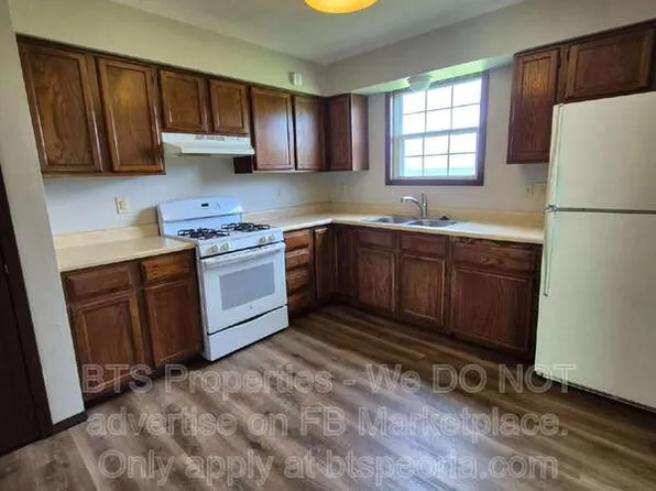 412 N Highland St APT 4, Creve Coeur, IL 61610