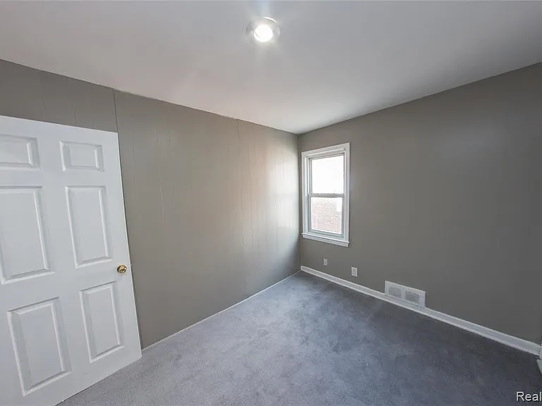 55 W Coy Ave — Photo 9