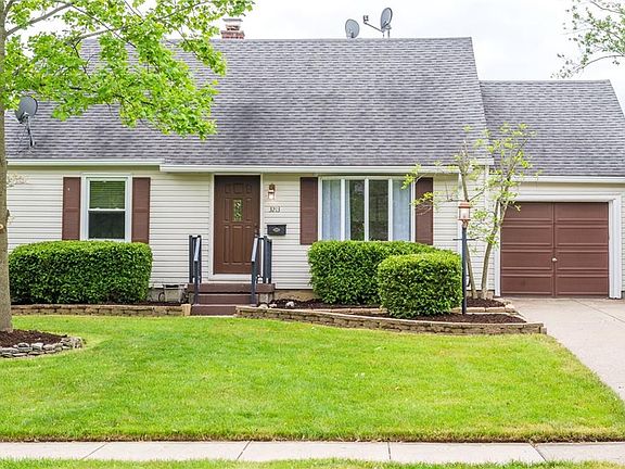 2nd image of 3213 Fairway Dr