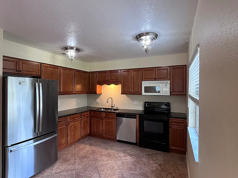3010 Oaklawn Ave — Photo 3