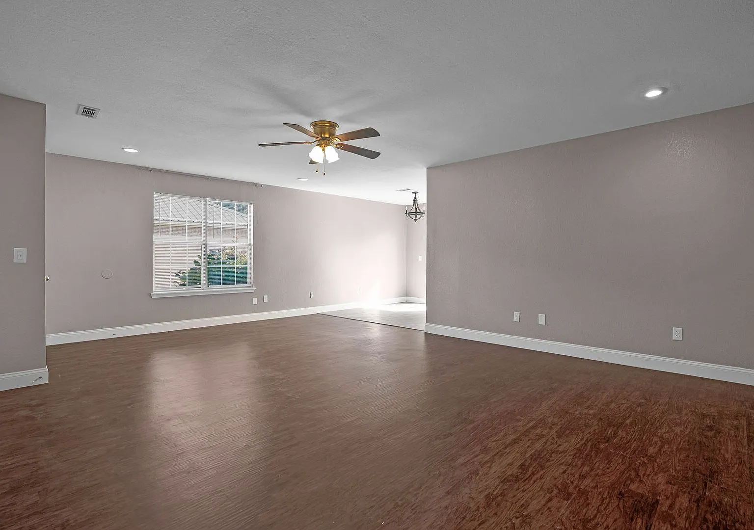 Updated 3-bedroom 2 bath home in Fayetteville!! Centrally Located!! — Photo 4