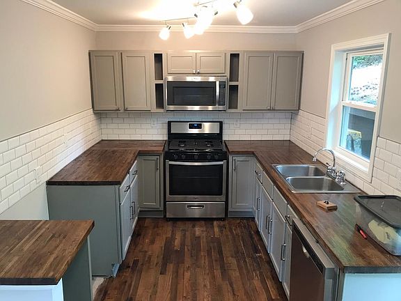 Brand new kitchen and S.S. appliances, refrigerator is now i