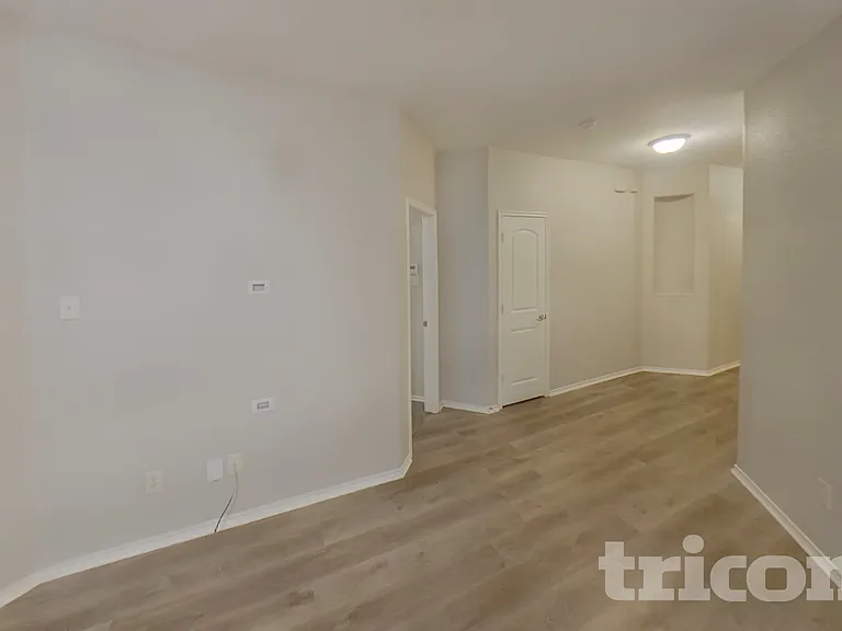 1812 Fairbanks Dr — Photo 4