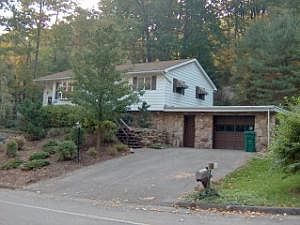 2nd image of 403 W 8th Ave S