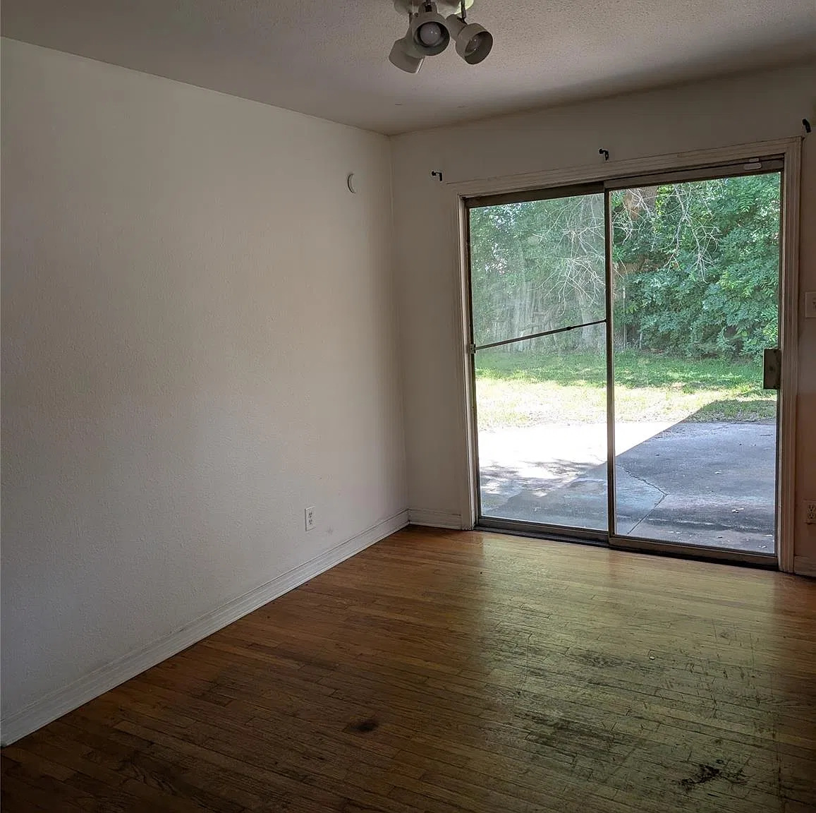 3 bed, 1.5 bath, 1026 sqft, $1,600 — Photo 4