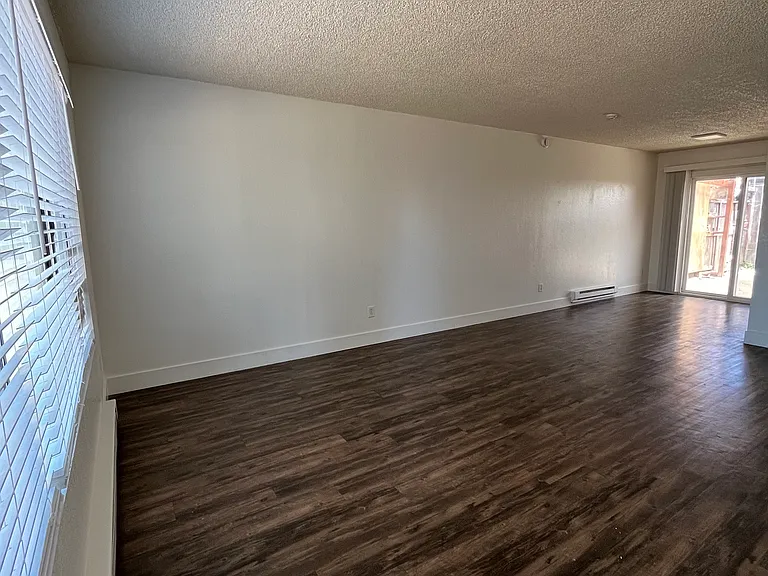 2560 Kenton Ct #1 — Photo 5