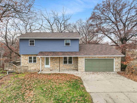 16800 Carmen Oaks Dr, Durango, IA 52039