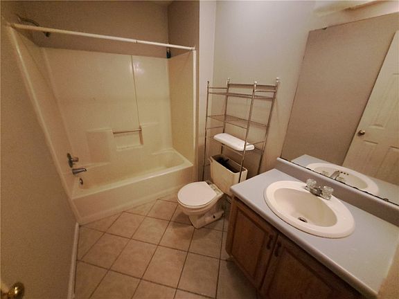 5th image of 1350/1352 Hampton Dr