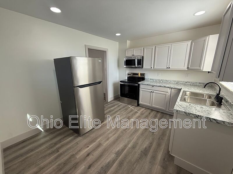1st image of 807 E Deshler Ave