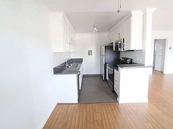 5th image of 9612 Lucerne Ave #304