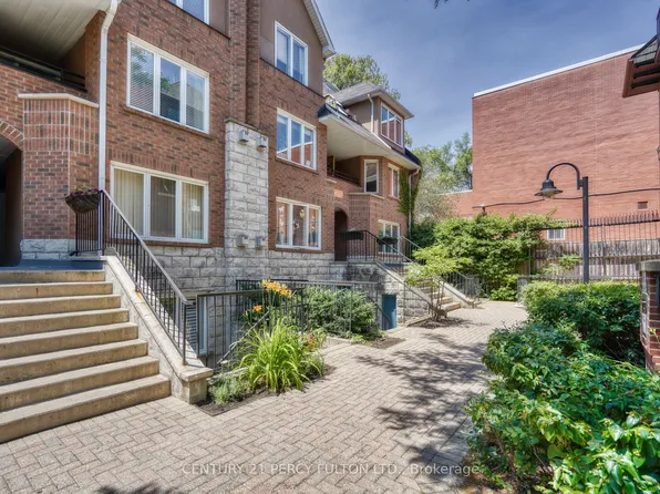 232 N Saint George St #Townhouse 22, Toronto, ON M5R 2N5