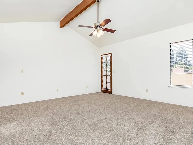7178 N Jackson Ave — Photo 22
