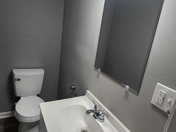 4th image of 313 Vienna St