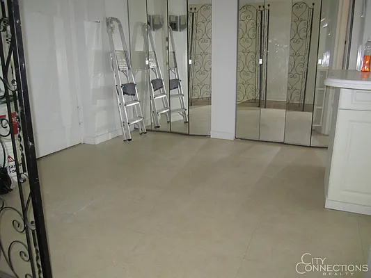 Rented by City Connections Realty | media 3