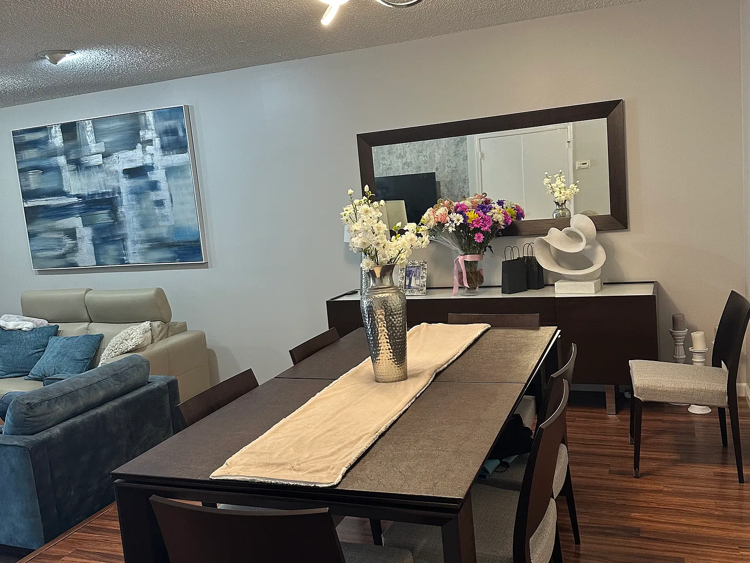3 bed, 1760 sqft, $3,100 — Photo 2