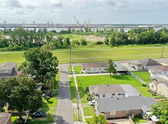 5th image of 10 Crislaur Ave