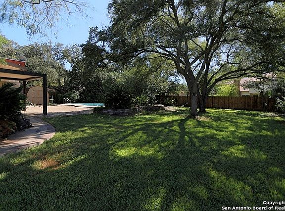 3rd image of 2410 Rockaway Ln