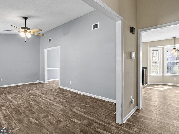 2nd image of 3205 Pond Ridge Trl