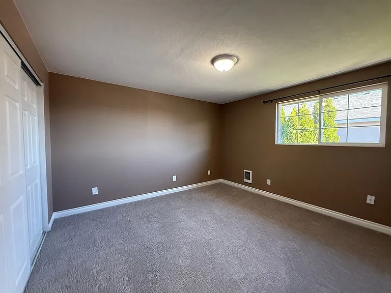 526 S 40th Ave #D — Photo 16