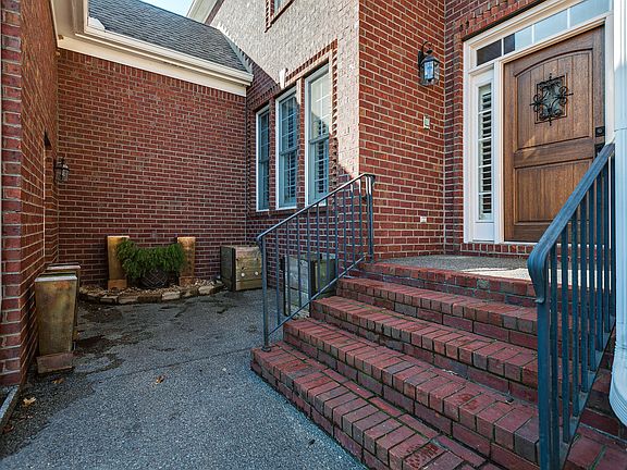 5th image of 275 Noah Dr