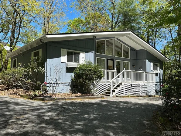 810 Hickory Drive, Sapphire, NC 28774