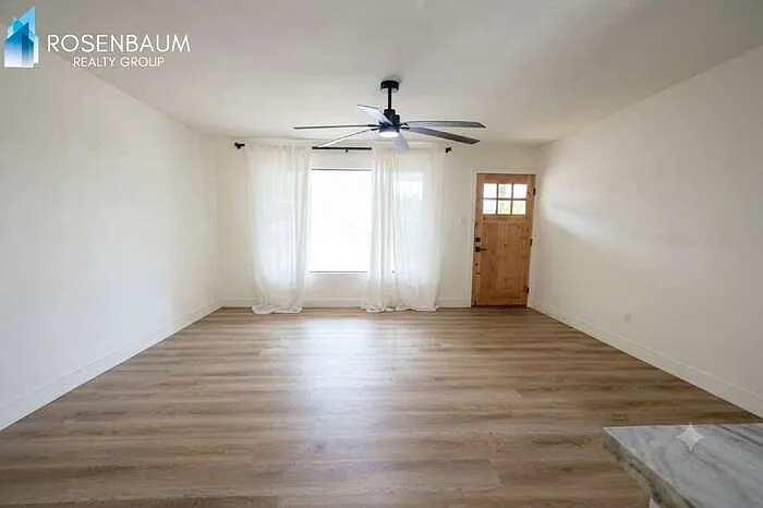 7321 E Coronado Rd — Photo 2