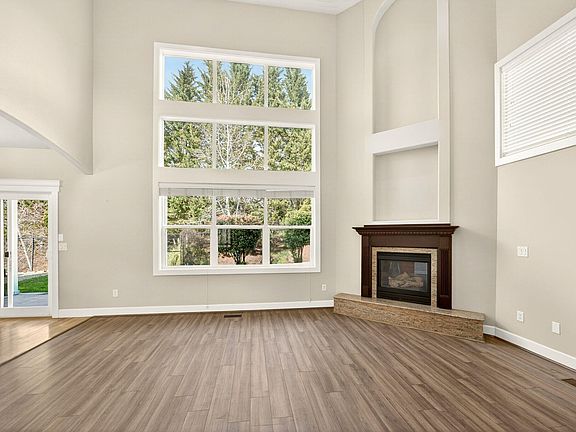 5th image of 4553 Wolf Run Dr