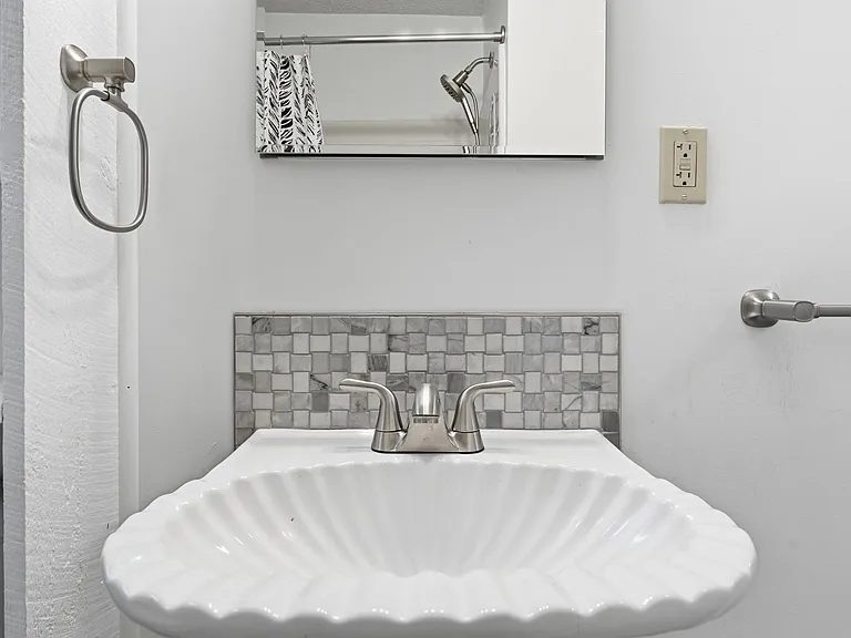 9 Hunters Rd #1 — Photo 3