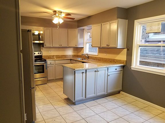 3rd image of 6209 N Fairfield Ave #1