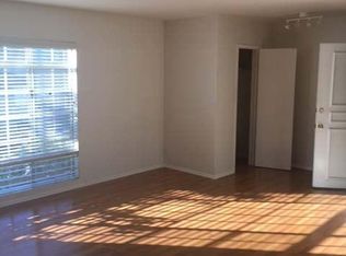 264 S Doheny Dr APT 15, Beverly Hills, CA 90211