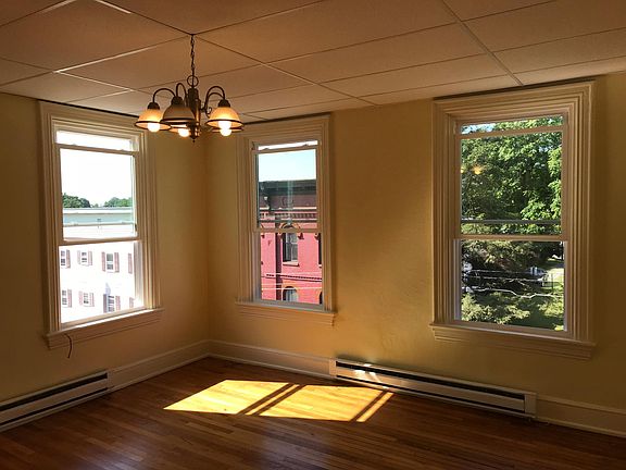2nd image of 436 W Washington St APT 4