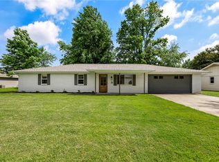 2202 SE 16th St, Bentonville, AR 72712