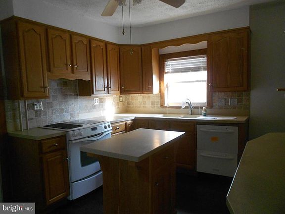 4th image of 442 New Castle St
