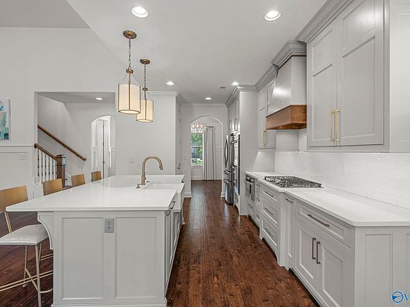 3rd image of 51 Summerlyn Way SE