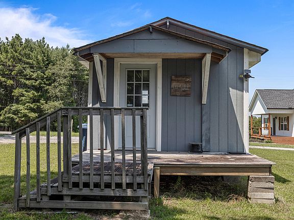 3rd image of 70 Cottage Ln