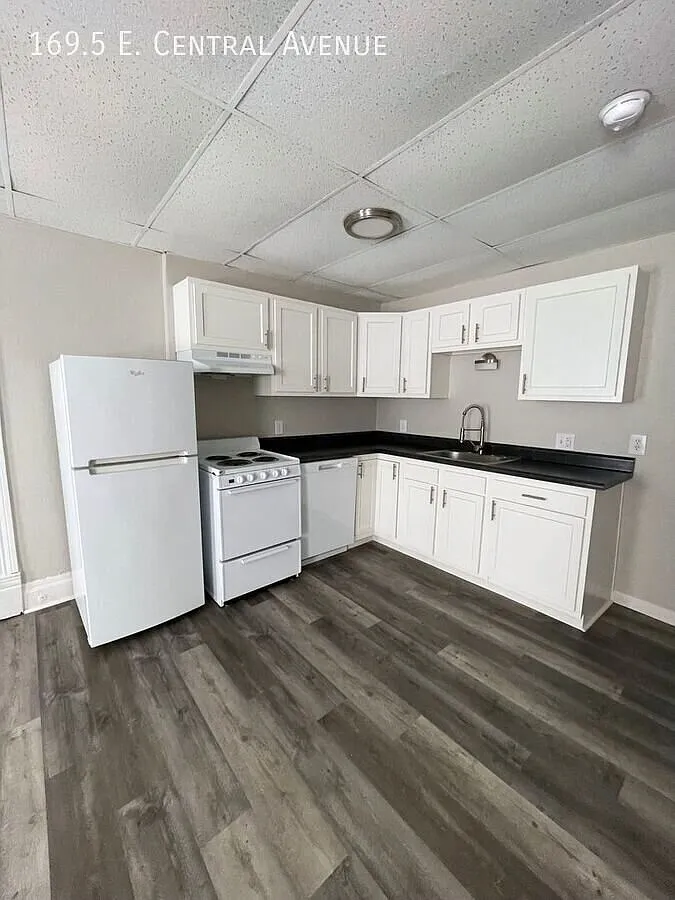 Newly Updated 2 Bedroom In Downtown Delaware Coming Soon! — Photo 3