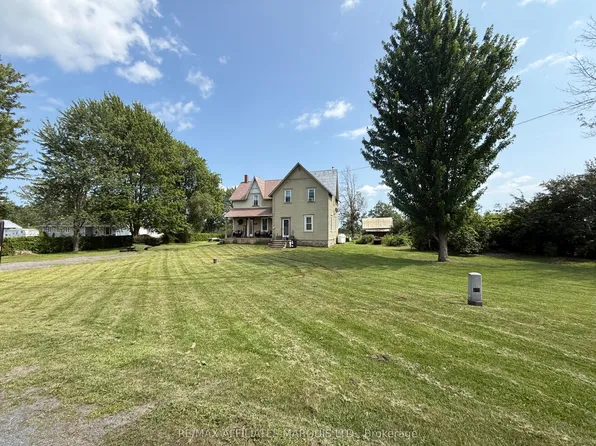14220 Dafoe Rd, South Stormont, ON K0C 1M0