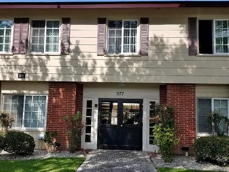 377 Freeman Ave #10 — Photo 2