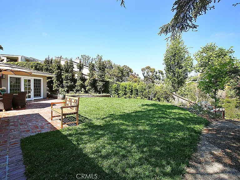 554 Hazel Dr — Photo 23