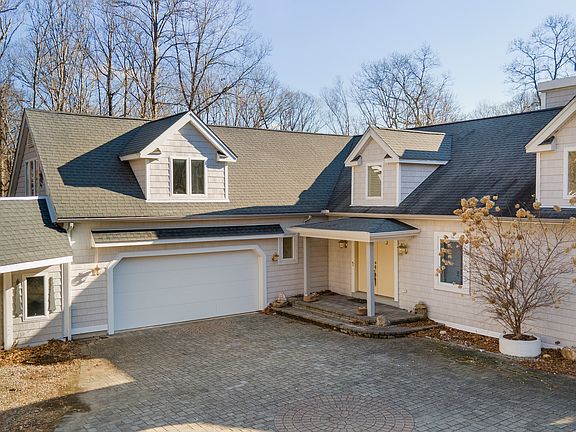34 Fieldstone Lane