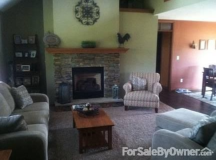 Stone/Oak Firplace
						:
						Gas fireplace with real stone surround