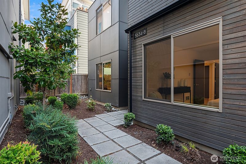 3rd image of 5634 Fauntleroy Way SW #B