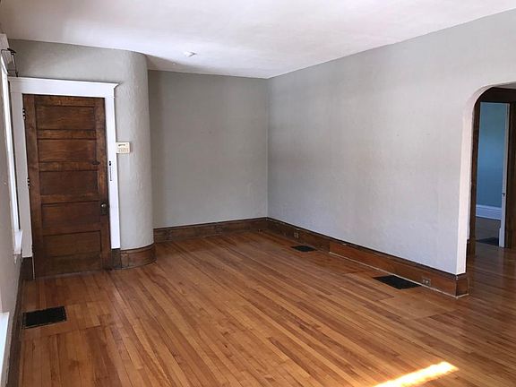 Living room veiw of front door, there is a small vestibule between the front door & the outer front door.