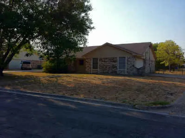 308 Cedarwood Ln, Hewitt, TX 76643