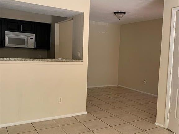 4th image of 2875 Winkler Ave APT 519