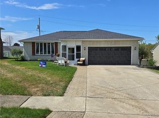 68 Heritage Farm Rd, Buffalo, NY 14218