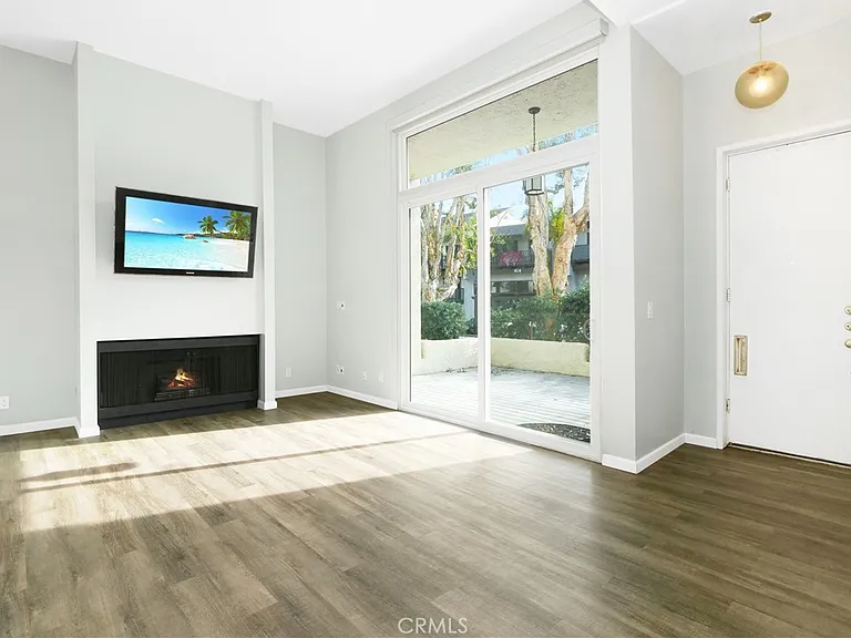 405 2nd St — Photo 3