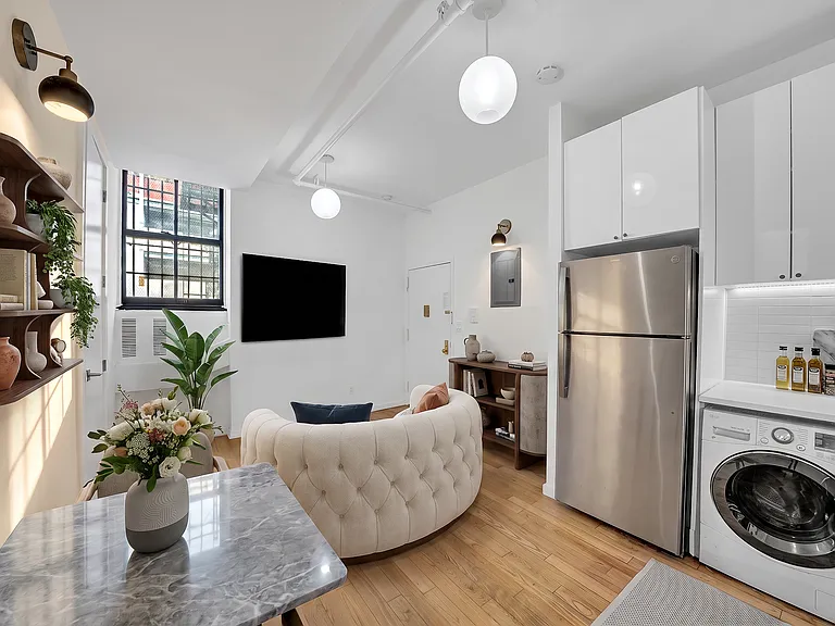 584 Myrtle Ave #2 — Photo 3